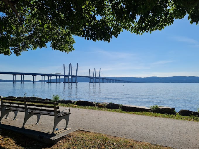 Hudson River Walk Park